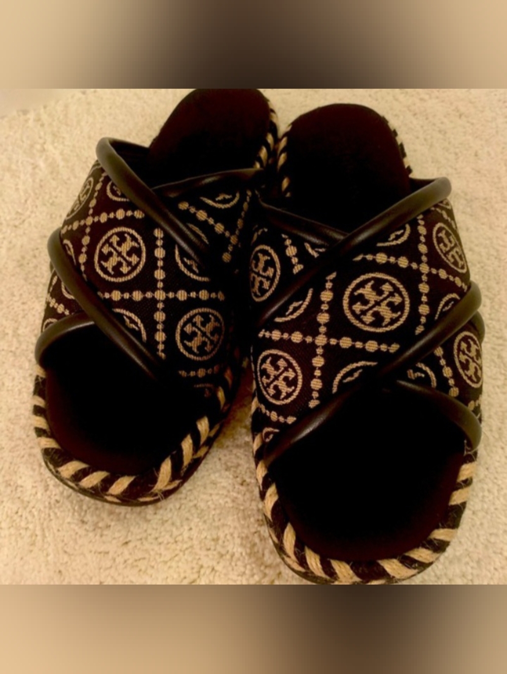 🖤for my bff🖤 🖤Tory Burch Black and Cream Logo Espadrille Slide Sandals🖤